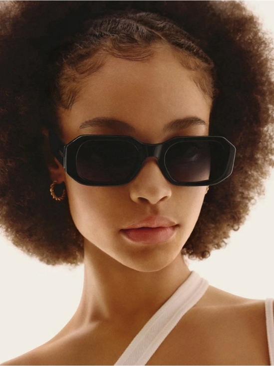 Quay Australia Accessories - Quay Unisex Hyped Up Sunglasses- Black Smoke